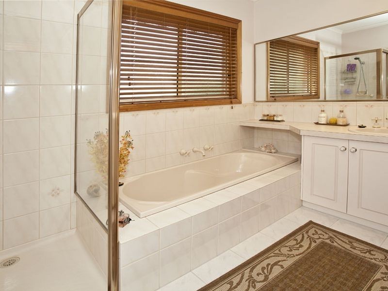 37 St Andrews Drive, Chirnside Park VIC 3116