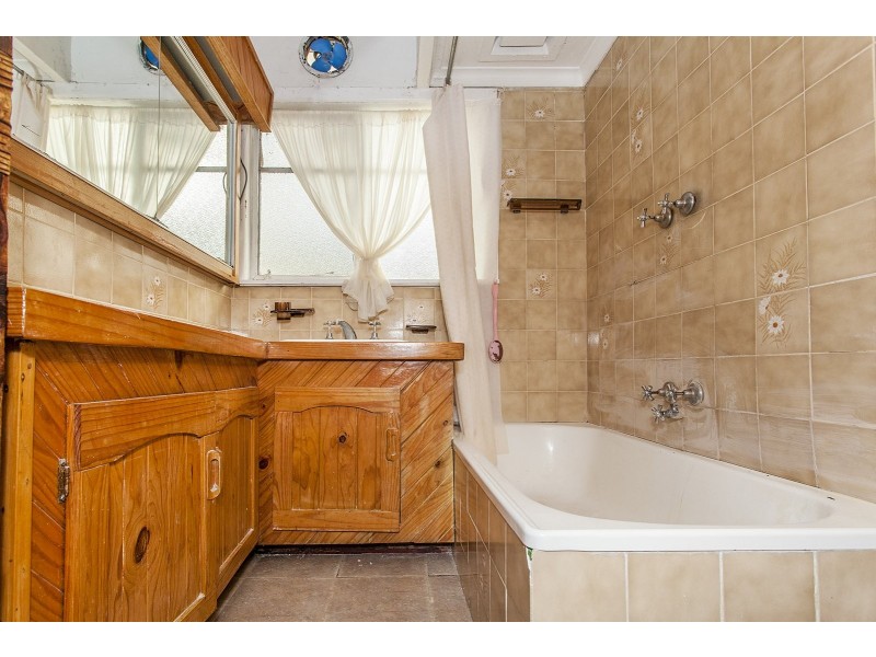 19 Patrick Avenue, Croydon VIC 3136