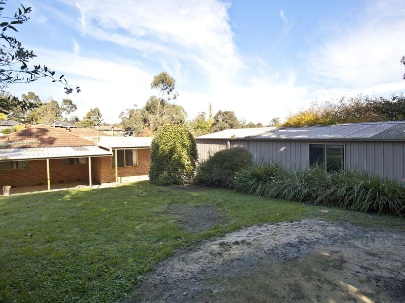 11 Valley Road, Seville VIC 3139
