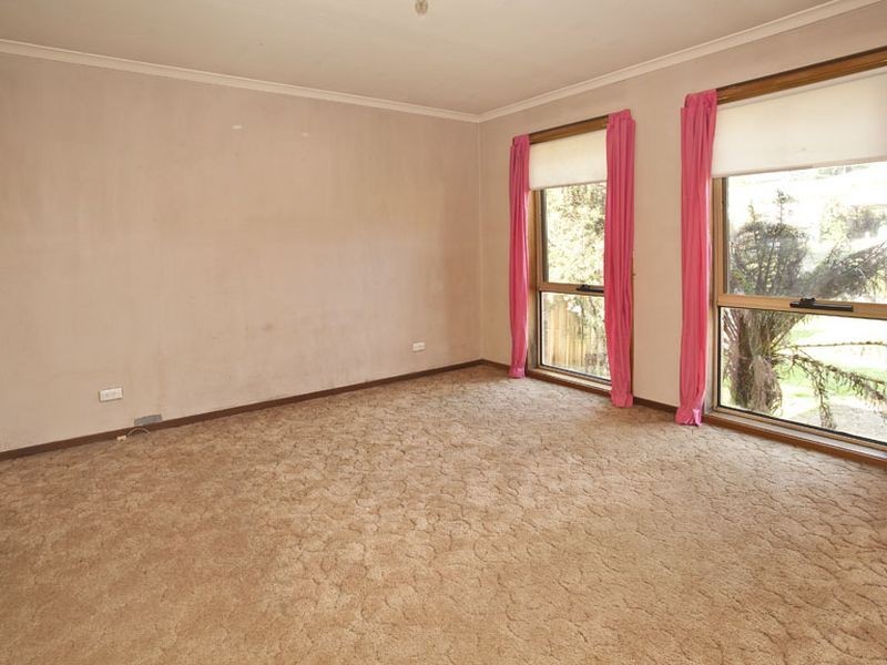 11 Valley Road, Seville VIC 3139