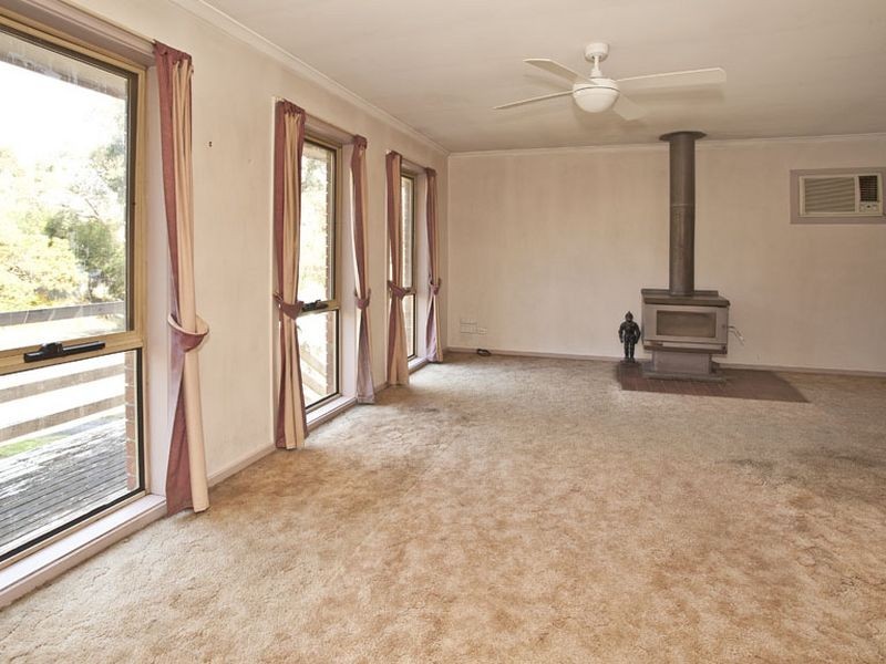 11 Valley Road, Seville VIC 3139