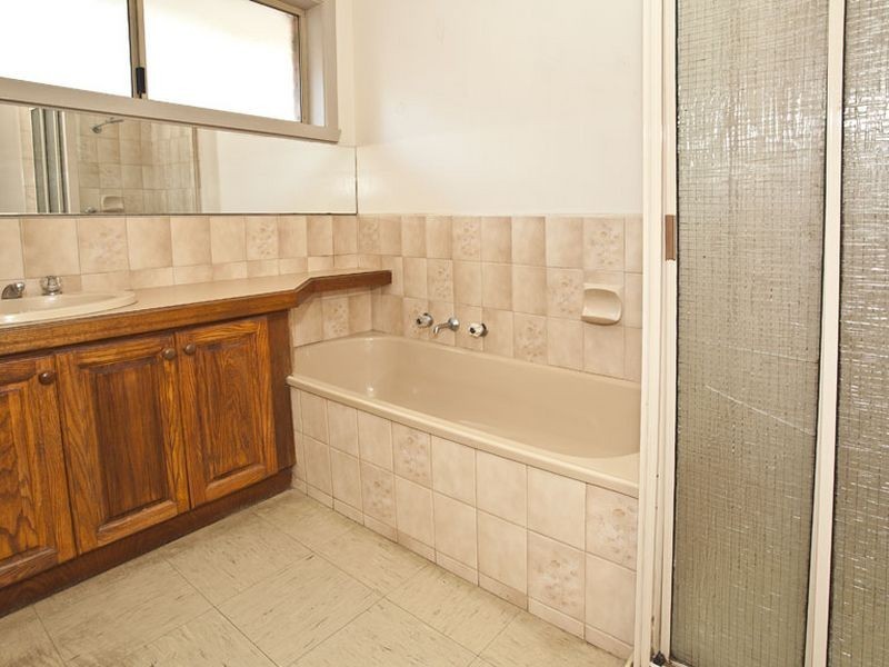 11 Valley Road, Seville VIC 3139