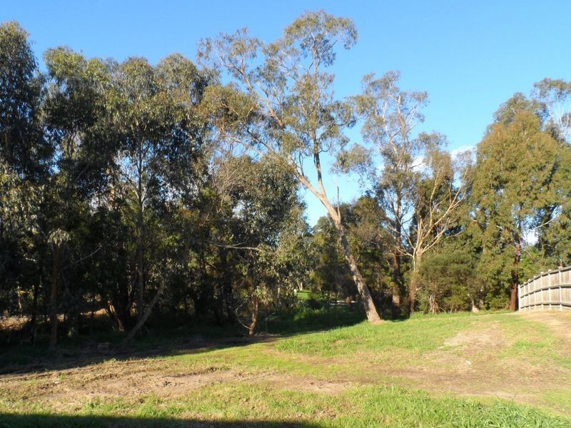 11 Charlwood Drive, Mooroolbark VIC 3138