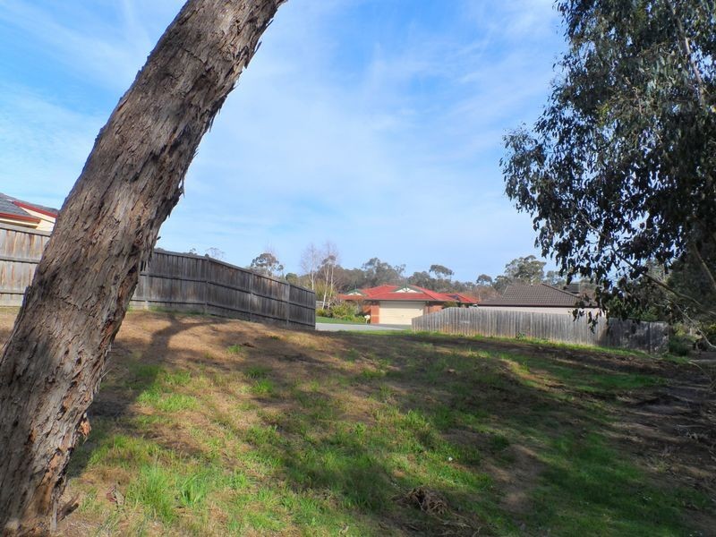 11 Charlwood Drive, Mooroolbark VIC 3138