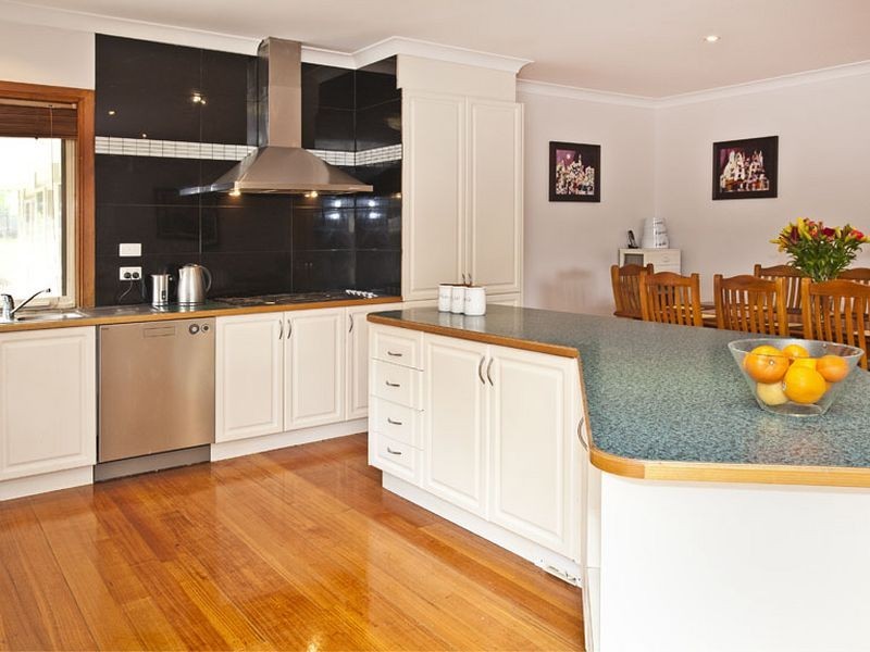 17 Eothen Lane, Kilsyth VIC 3137