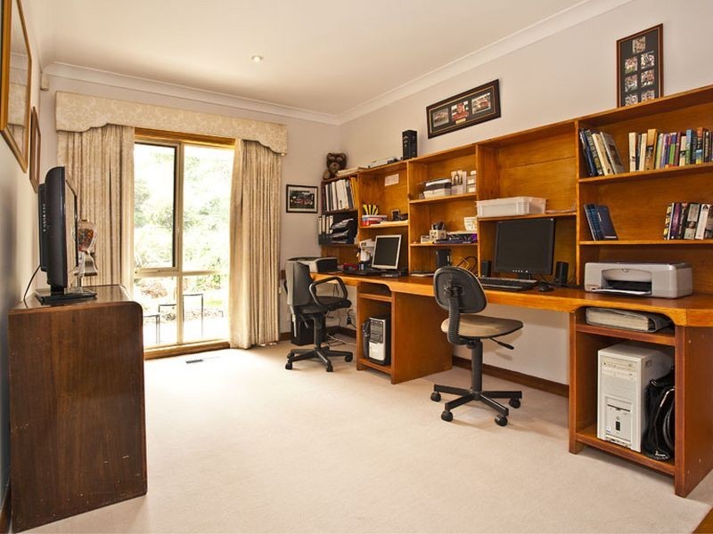17 Eothen Lane, Kilsyth VIC 3137