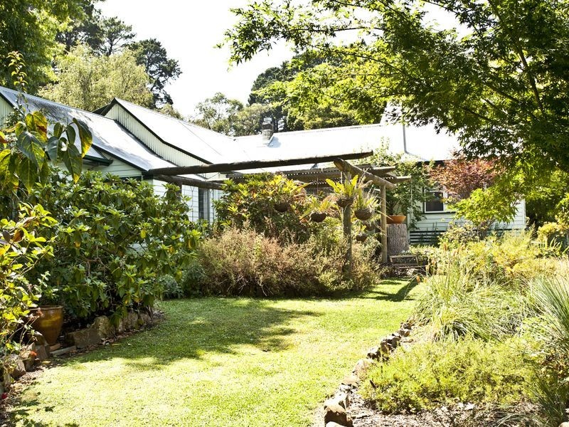 4 Pine Road, Mooroolbark VIC 3138