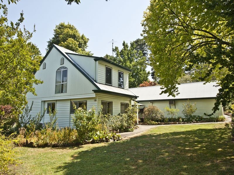 4 Pine Road, Mooroolbark VIC 3138