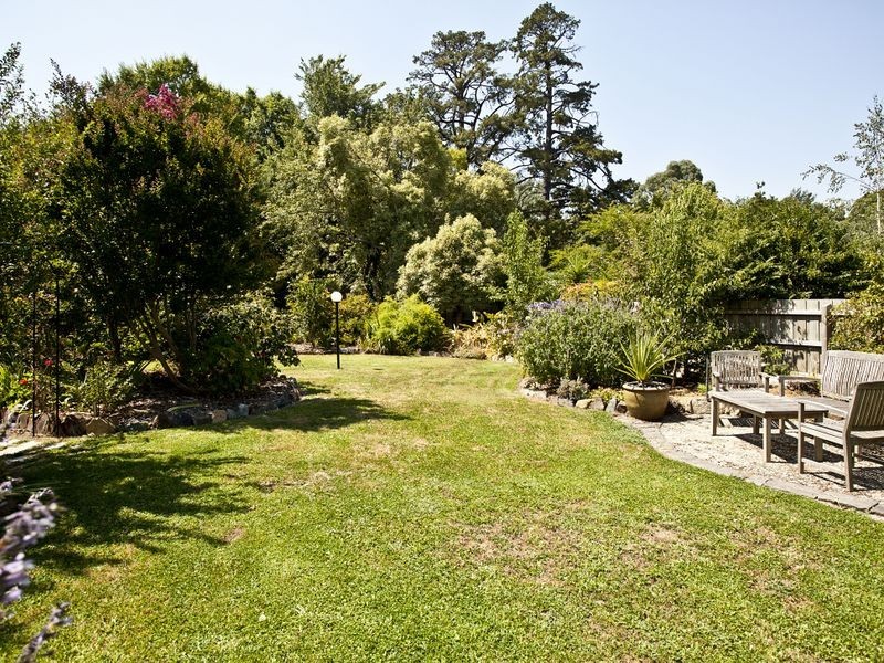 4 Pine Road, Mooroolbark VIC 3138