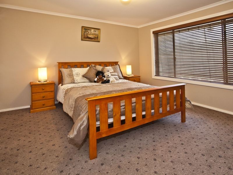 5 Lancaster Road, Mooroolbark VIC 3138