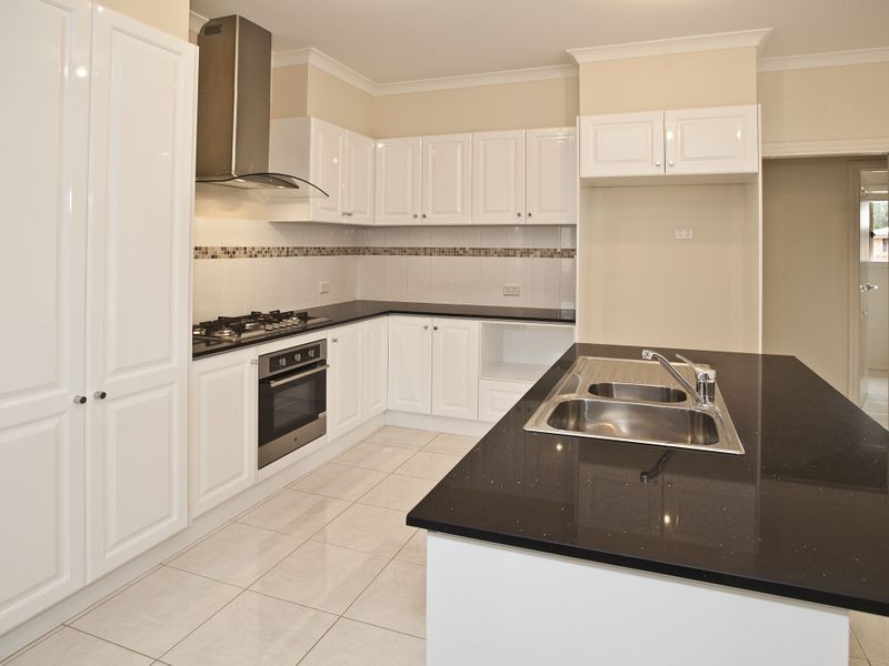2/11 Esther Crescent, Mooroolbark VIC 3138