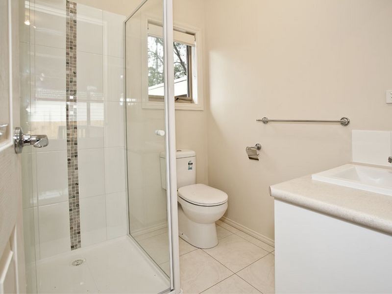 2/11 Esther Crescent, Mooroolbark VIC 3138