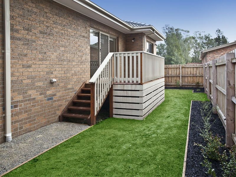 2/11 Esther Crescent, Mooroolbark VIC 3138