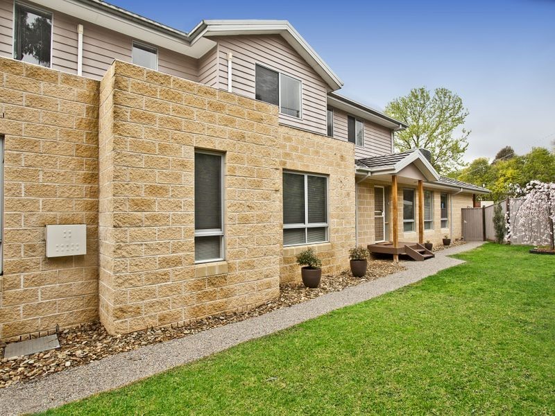 1/2 Denman Street, Kilsyth VIC 3137