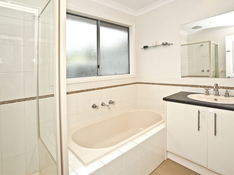 1/2 Denman Street, Kilsyth VIC 3137