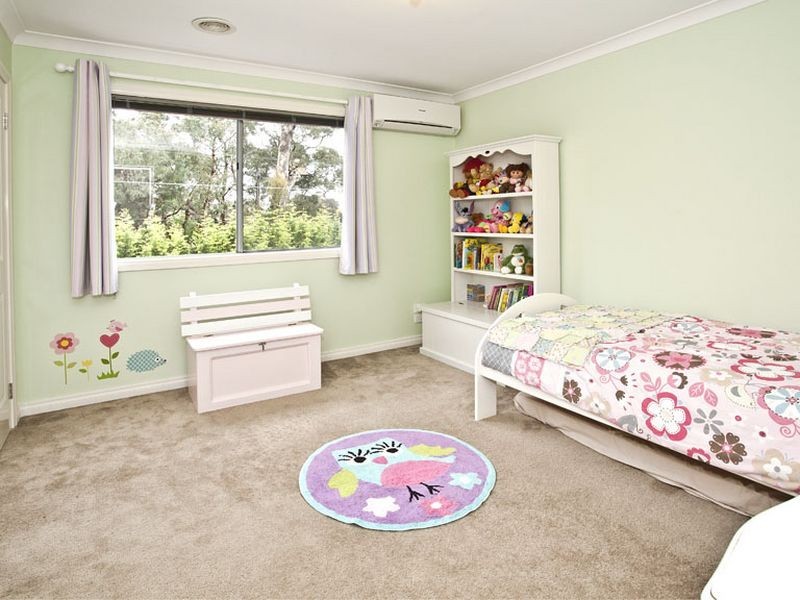 1/2 Denman Street, Kilsyth VIC 3137