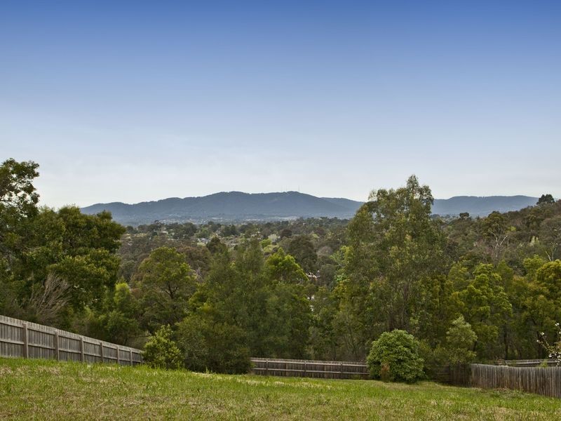 13 Tadji Close, Croydon North VIC 3136