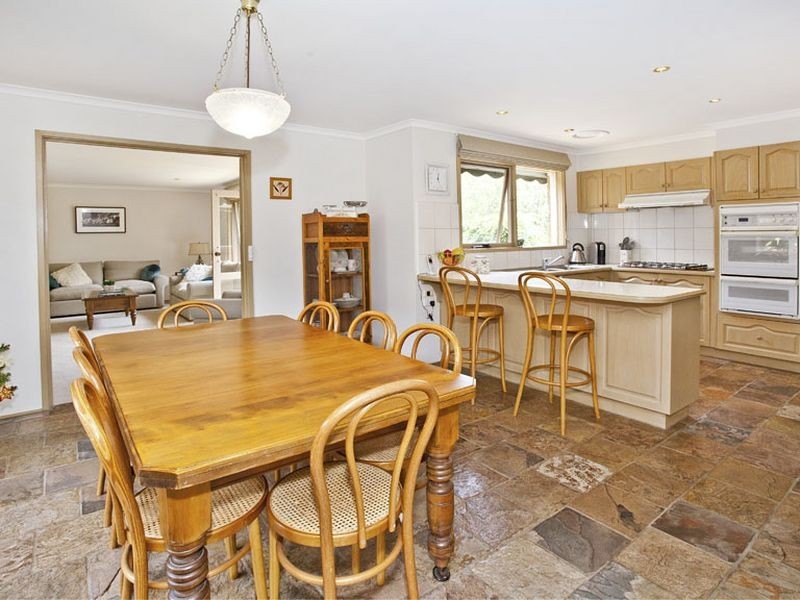33 Alpine Way, Kilsyth VIC 3137