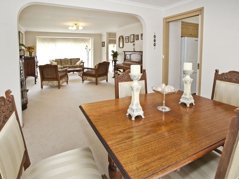 33 Alpine Way, Kilsyth VIC 3137