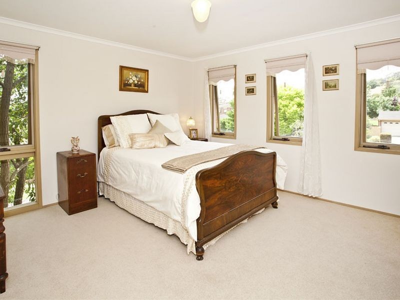 33 Alpine Way, Kilsyth VIC 3137