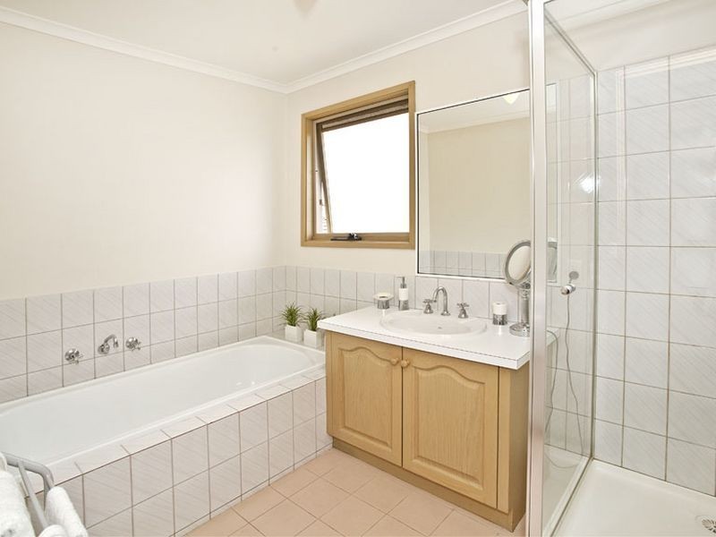 33 Alpine Way, Kilsyth VIC 3137