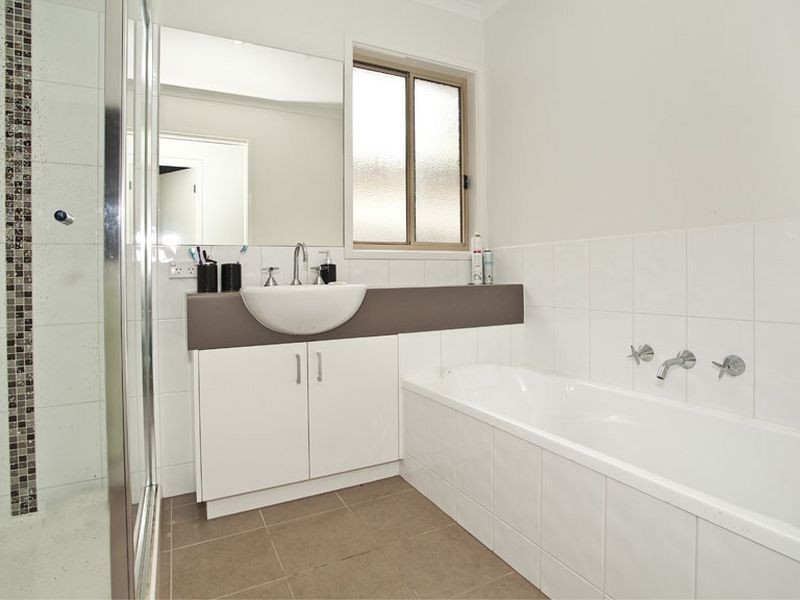 48 Sugarloaf Drive, Chirnside Park VIC 3116