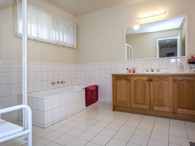 3/9 Railway Crescent, Croydon VIC 3136