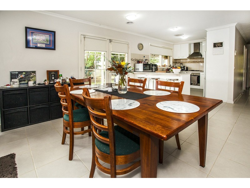 19 Lade Avenue, Kilsyth VIC 3137