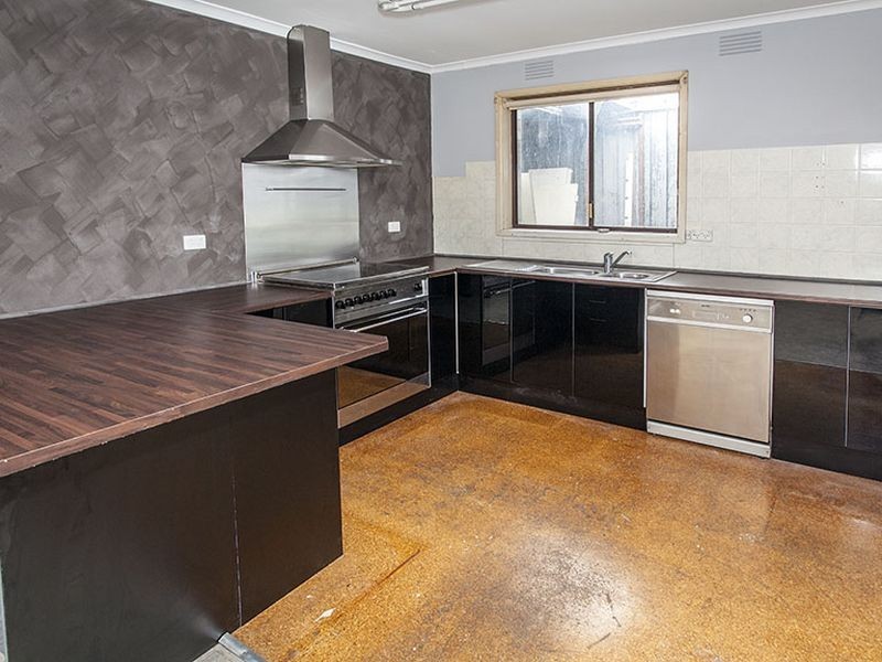 8 Jillian Street, Mooroolbark VIC 3138