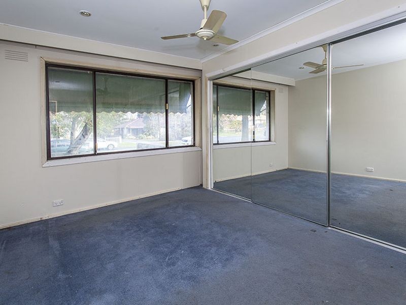 8 Jillian Street, Mooroolbark VIC 3138