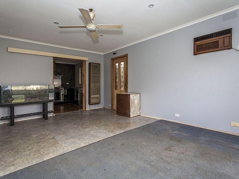 8 Jillian Street, Mooroolbark VIC 3138