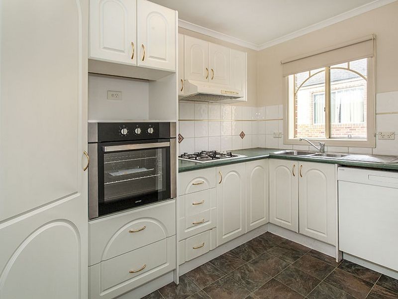 2/15 Cambridge Road, Mooroolbark VIC 3138