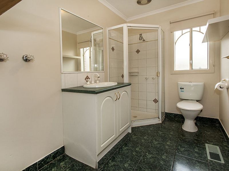 2/15 Cambridge Road, Mooroolbark VIC 3138