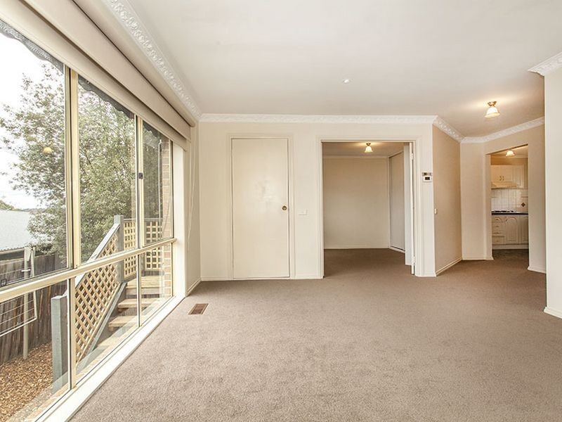 2/15 Cambridge Road, Mooroolbark VIC 3138