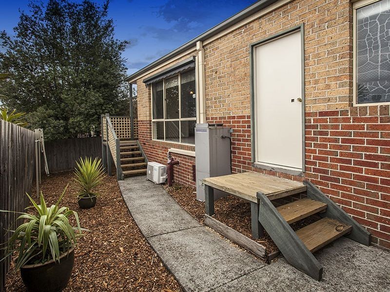 2/15 Cambridge Road, Mooroolbark VIC 3138