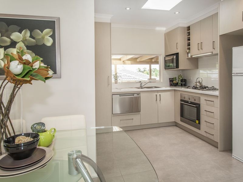 8 Masefield Avenue, Mooroolbark VIC 3138