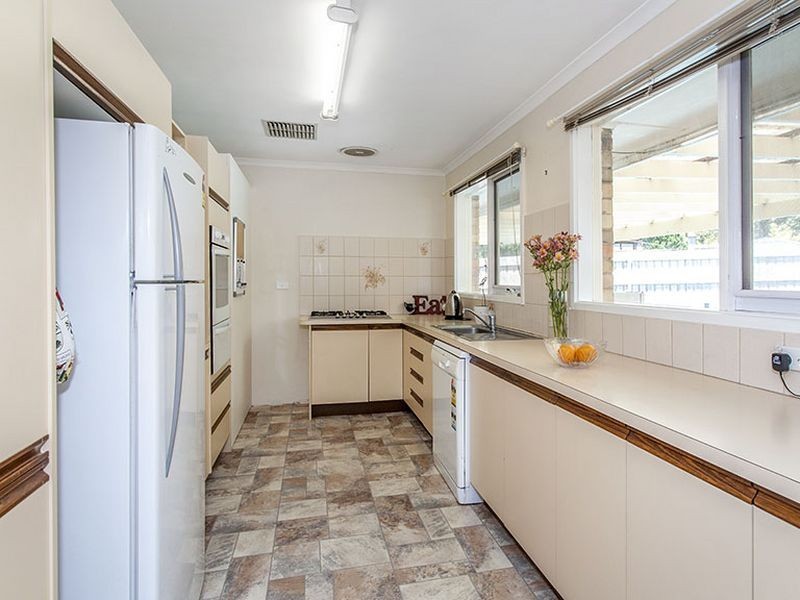 12 Shakespeare Avenue, Mooroolbark VIC 3138