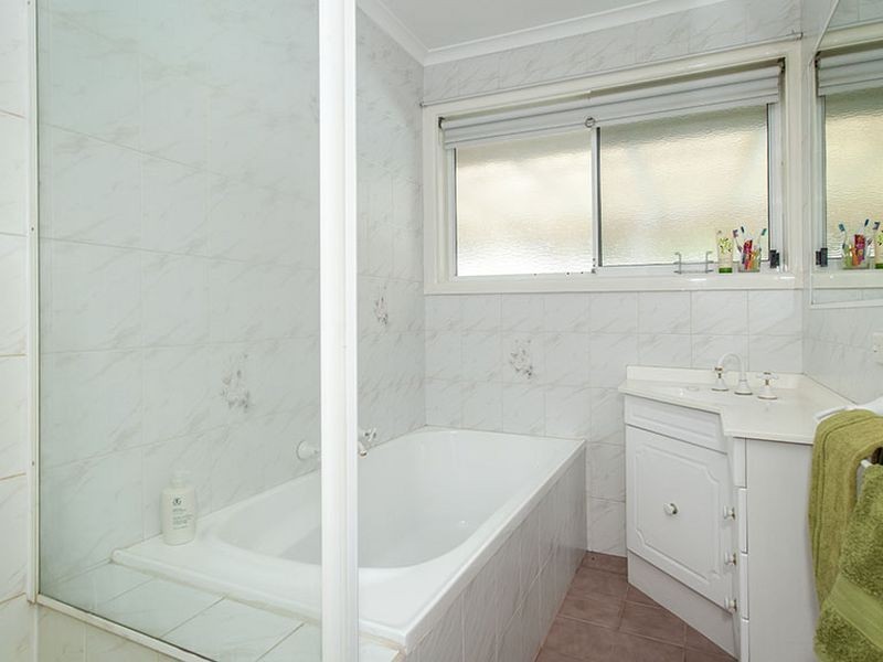 12 Shakespeare Avenue, Mooroolbark VIC 3138