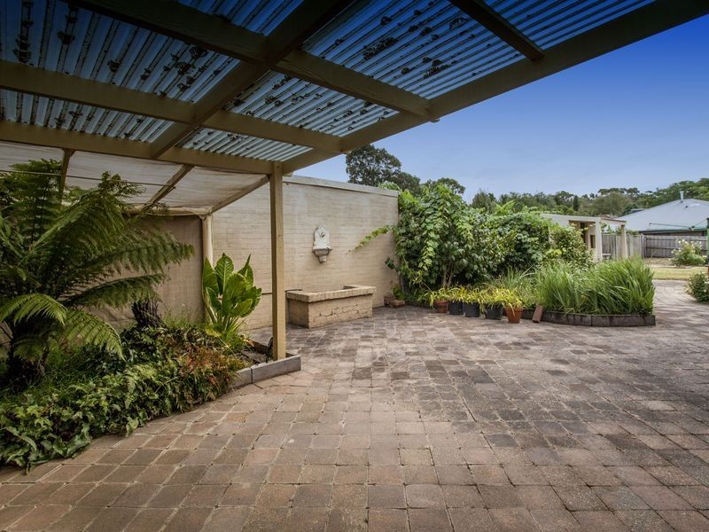 5 Dobell Place, Mooroolbark VIC 3138