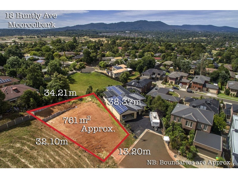 18 Huntly Avenue, Mooroolbark VIC 3138