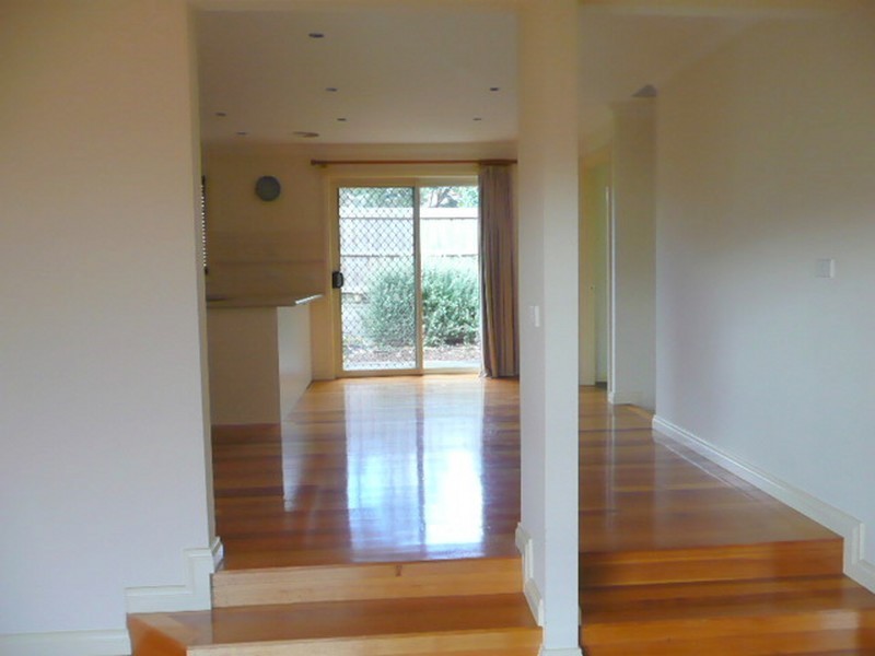 3/7 Newman Road, Croydon VIC 3136