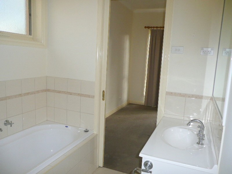 3/7 Newman Road, Croydon VIC 3136