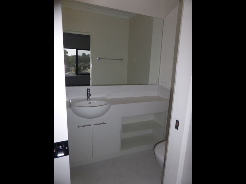 3 Lithgow Way, Mooroolbark VIC 3138