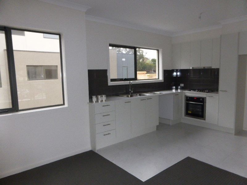 3 Lithgow Way, Mooroolbark VIC 3138