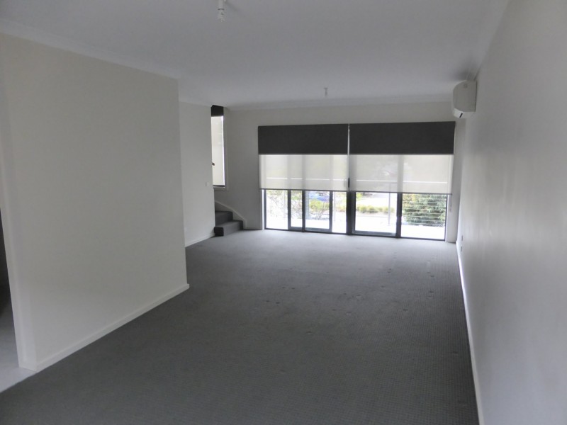 3 Lithgow Way, Mooroolbark VIC 3138