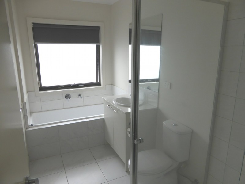 3 Lithgow Way, Mooroolbark VIC 3138