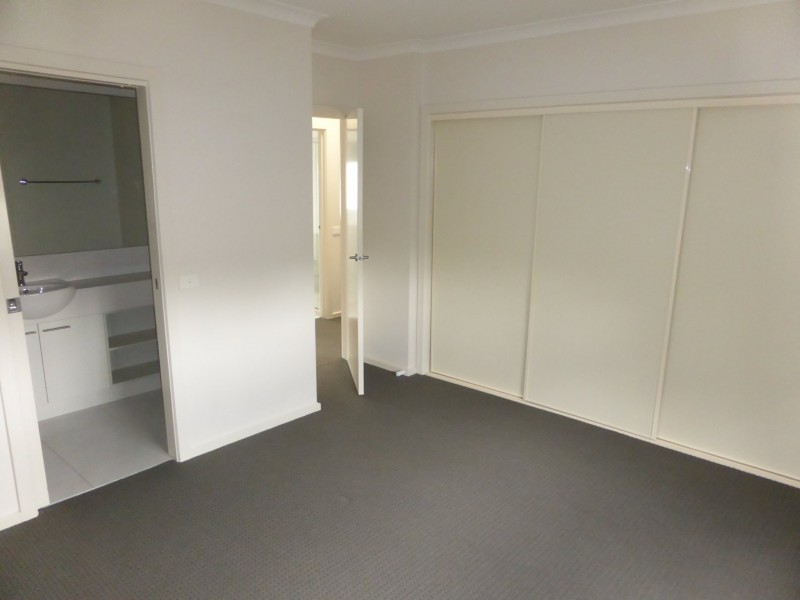 3 Lithgow Way, Mooroolbark VIC 3138