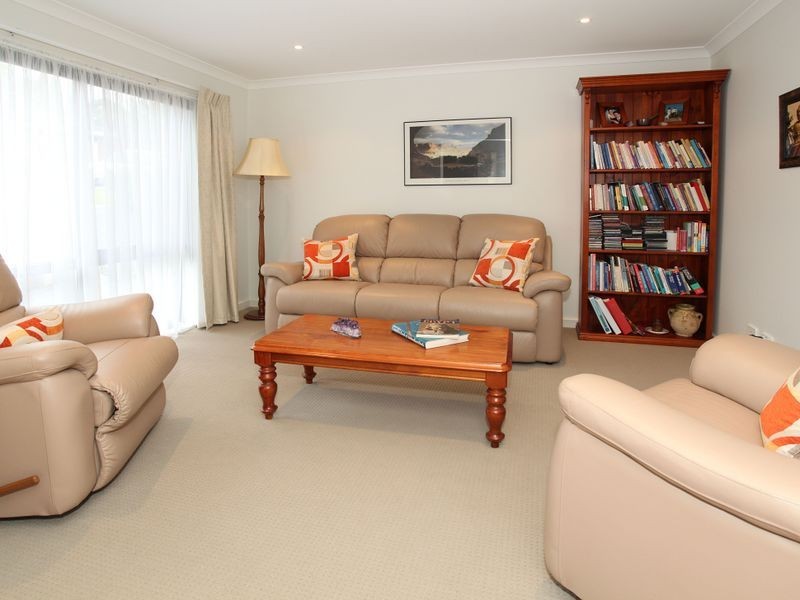 24 Mount View Parade, Mooroolbark VIC 3138