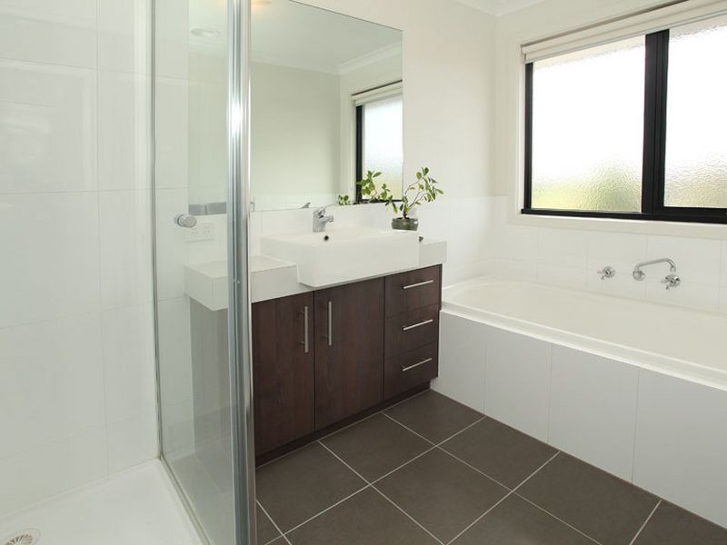 24 Mount View Parade, Mooroolbark VIC 3138