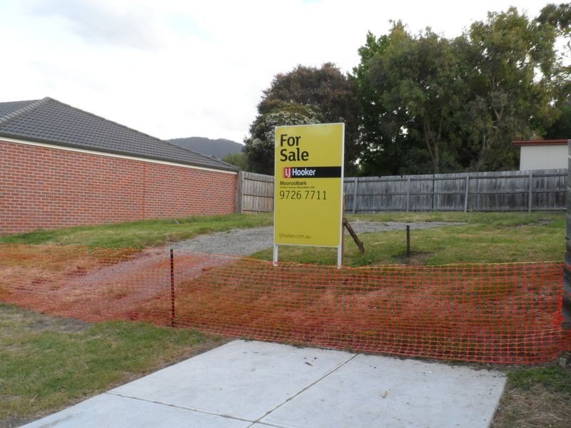 4 Loupie Street, Mooroolbark VIC 3138